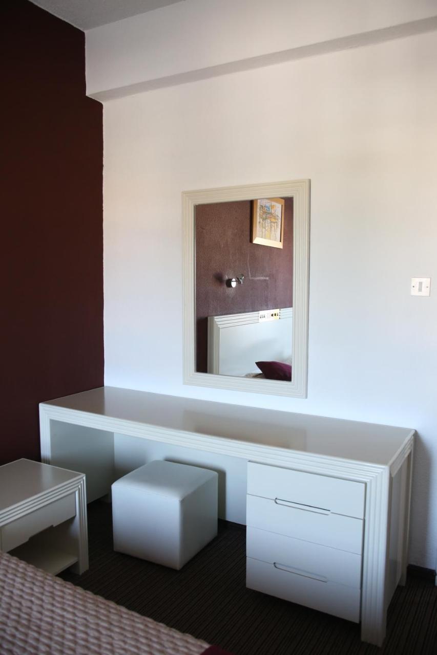 Kings Annex Aparthotel Paphos Exterior photo