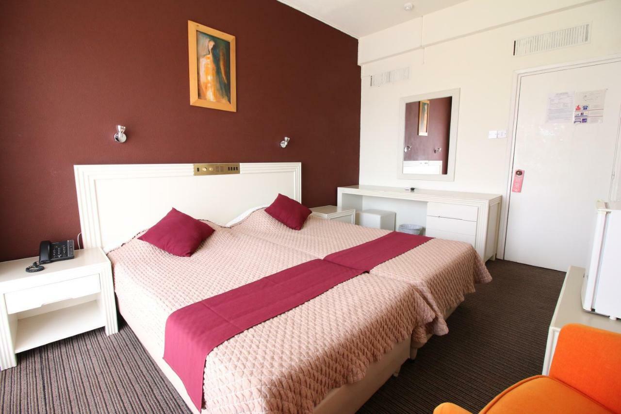Kings Annex Aparthotel Paphos Exterior photo